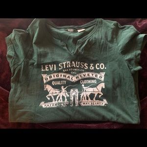 Levi’s tee